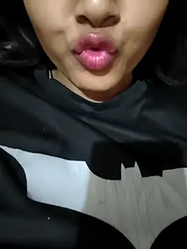 Snapshot of RAYI_Queen_2 chatting on May 4, 8:38 pm RAYI Queen 2 online show from May 4, 8:38 pm