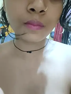 Snapshot of RAYI_Queen_2 chatting on May 5, 8:39 pm RAYI Queen 2 online show from May 5, 8:39 pm