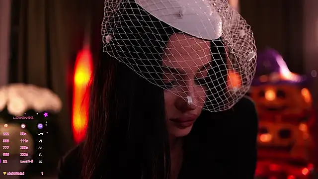 MaryHols online show from October 31, 4:08 pm