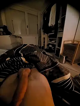 Snapshot of Henz007 chatting on April 5, 11:02 pm Henz007 online show from April 5, 11:02 pm