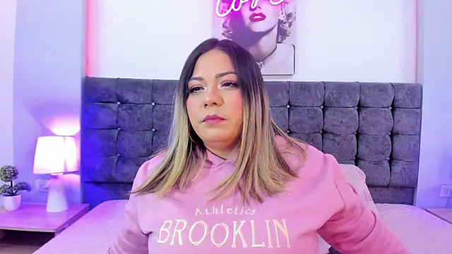 Snapshot of isabella_horney_ chatting on October 25, 5:51 pm isabella horney online show from October 25, 5:51 pm