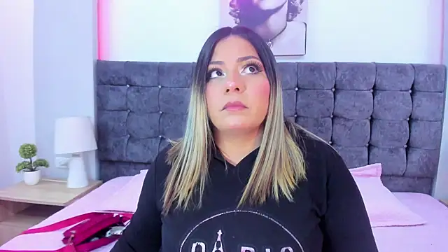 Snapshot of isabella_horney_ chatting on October 30, 4:41 pm isabella horney online show from October 30, 4:41 pm