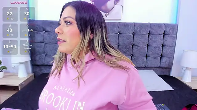 Snapshot of isabella_horney_ chatting on November 6, 8:21 pm isabella horney online show from November 6, 8:21 pm