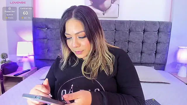 Snapshot of isabella_horney_ chatting on November 7, 8:09 pm isabella horney online show from November 7, 8:09 pm