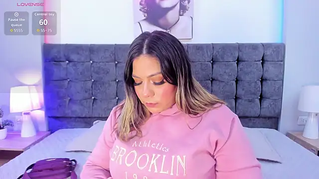 Snapshot of isabella_horney_ chatting on November 9, 7:34 pm isabella horney online show from November 9, 7:34 pm