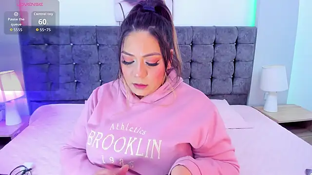 Snapshot of isabella_horney_ chatting on November 16, 7:52 pm isabella horney online show from November 16, 7:52 pm