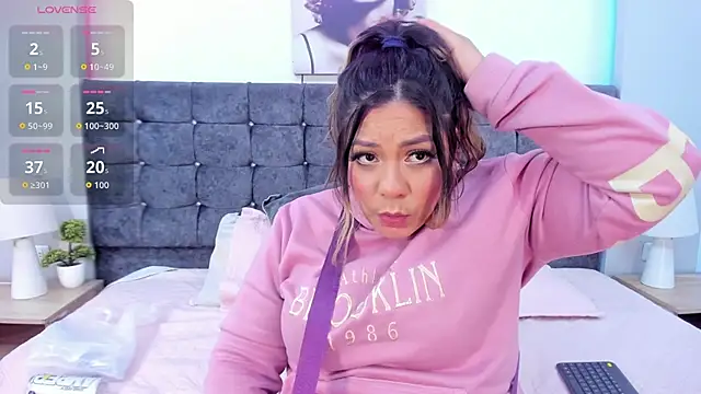 Snapshot of isabella_horney_ chatting on November 21, 8:07 pm isabella horney online show from November 21, 8:07 pm