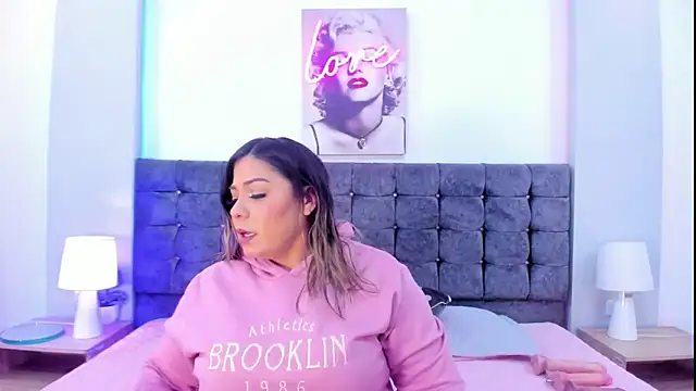 Snapshot of isabella_horney_ chatting on November 28, 6:43 pm isabella horney online show from November 28, 6:43 pm