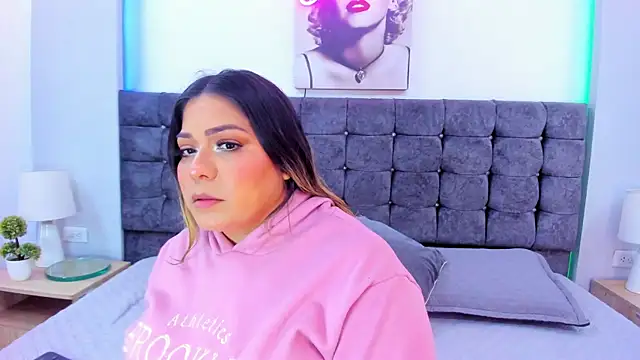 isabella horney  online show from December 22, 7:33 pm