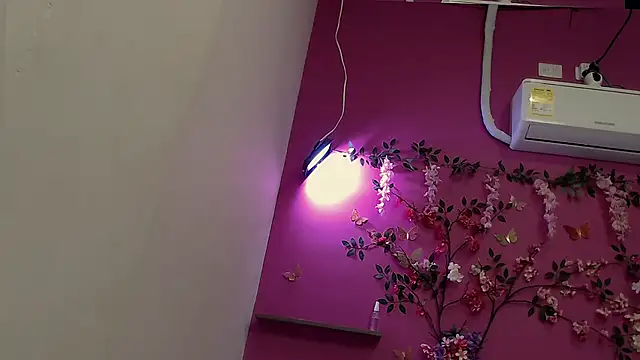 skinnybarbie022 online show from October 9, 1:14 am