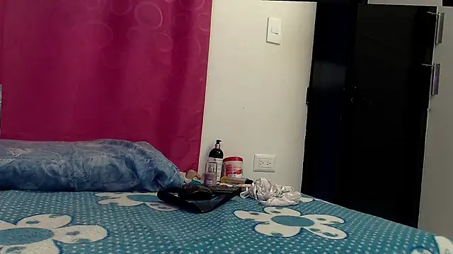 skinnybarbie022 online show from October 12, 12:53 am