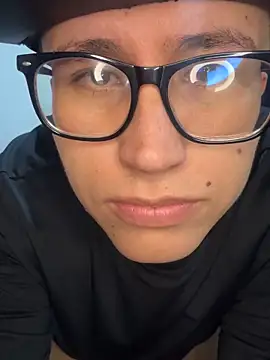 Snapshot of Kurtxxx22 chatting on November 6, 3:29 am Kurtxxx22 online show from November 6, 3:29 am