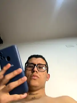 Snapshot of Kurtxxx22 chatting on November 10, 2:54 am Kurtxxx22 online show from November 10, 2:54 am