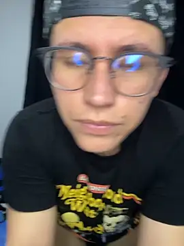 Snapshot of Kurtxxx22 chatting on November 17, 1:55 am Kurtxxx22 online show from November 17, 1:55 am