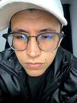 Snapshot of Kurtxxx22 chatting on November 19, 3:50 am Kurtxxx22 online show from November 19, 3:50 am