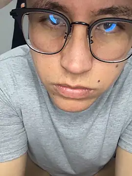 Snapshot of Kurtxxx22 chatting on November 20, 4:45 am Kurtxxx22 online show from November 20, 4:45 am