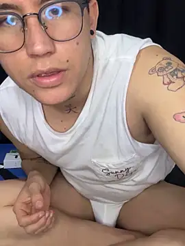 Snapshot of Kurtxxx22 chatting on November 24, 2:11 am Kurtxxx22 online show from November 24, 2:11 am