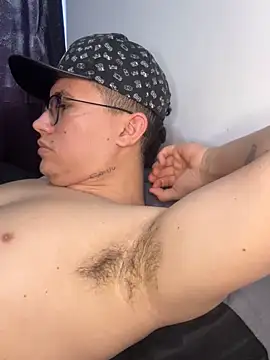 Snapshot of Kurtxxx22 chatting on December 13, 7:53 pm Kurtxxx22 online show from December 13, 7:53 pm