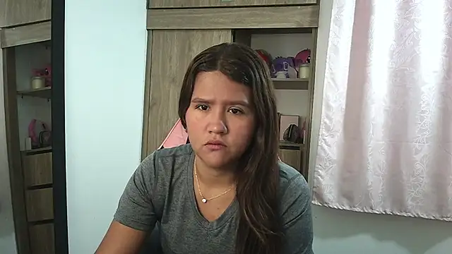 Oliviawatson1 online show from September 15, 12:05 pm