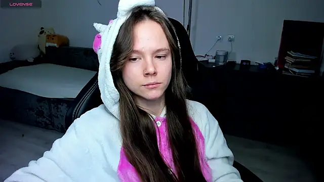 cute little ass online show from April 20, 4:10 pm