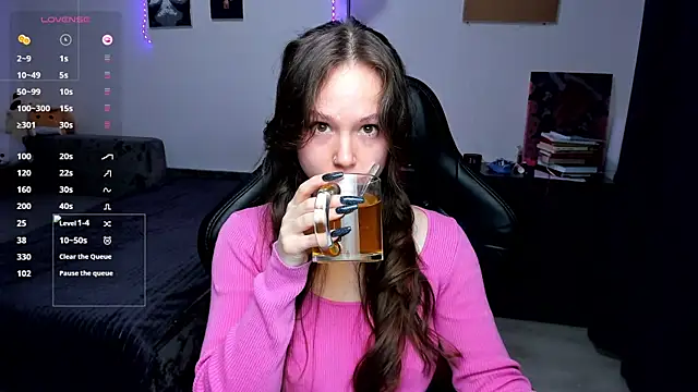 cute little ass online show from April 23, 4:42 pm