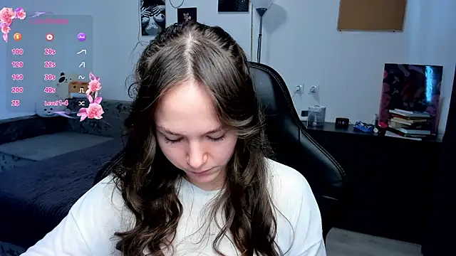 cute little ass online show from April 24, 8:17 am