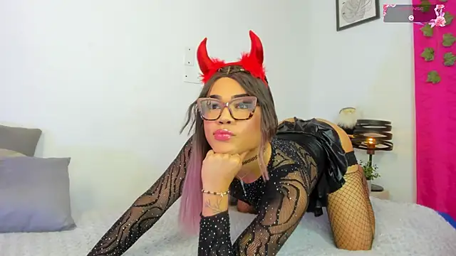 Snapshot of blazeestevezz chatting on January 9, 10:44 pm blazeestevezz online show from January 9, 10:44 pm