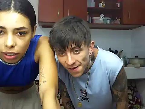 Snapshot of MeganAndMax@xh chatting on November 9, 11:03 pm MeganAndMaxxh online show from November 9, 11:03 pm