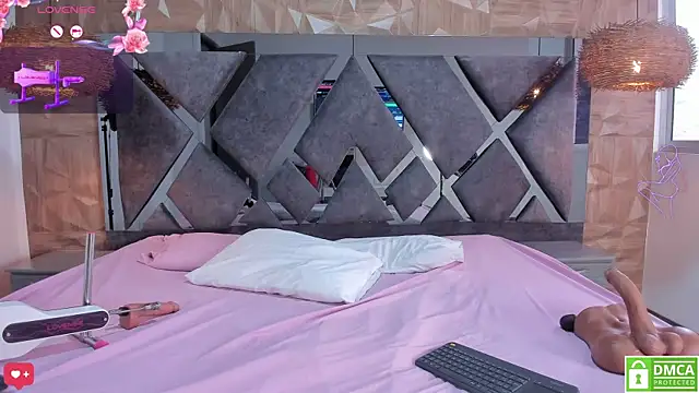 Selene  Lopez  online show from April 22, 7:59 pm