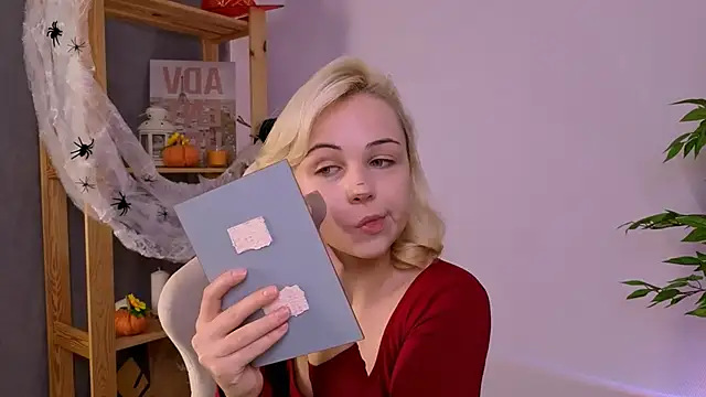 Charlotte Colinss online show from October 28, 4:49 am