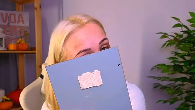 Charlotte Colinss online show from November 5, 2:22 am