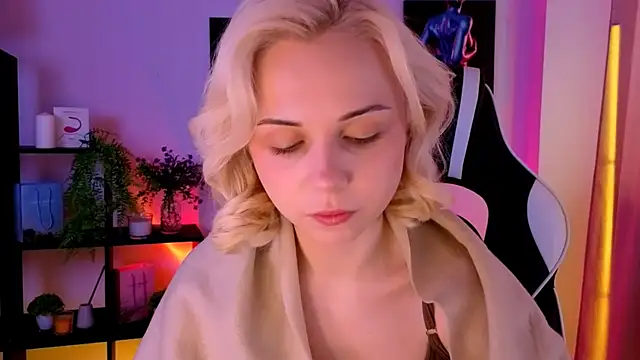 Charlotte Colinss online show from May 21, 6:09 am