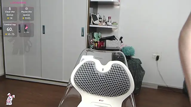 Suzie Wet Cave online show from March 27, 11:10 am