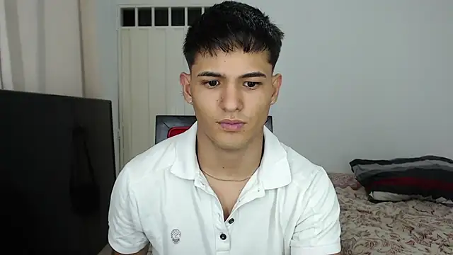 Snapshot of Alex_mojica chatting on October 18, 6:26 am Alex mojica online show from October 18, 6:26 am