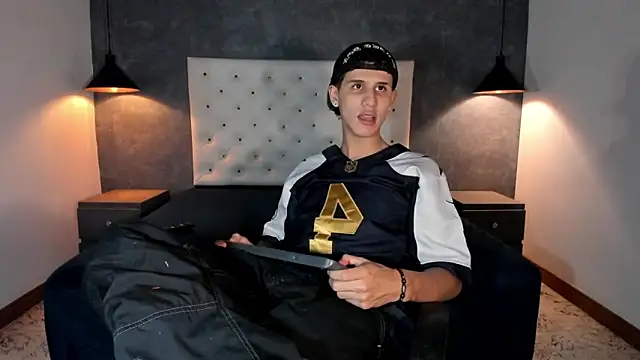  realwav online show from December 18, 6:30 am