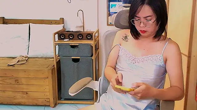 Snapshot of moriliciousxxx chatting on December 5, 1:36 am moriliciousxxx online show from December 5, 1:36 am