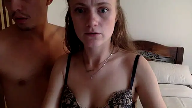 Snapshot of andyzuzka chatting on October 18, 2:07 pm andyzuzka online show from October 18, 2:07 pm