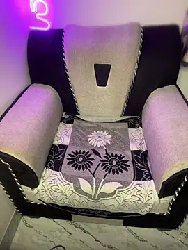 Delisha143 online show from April 22, 5:10 am