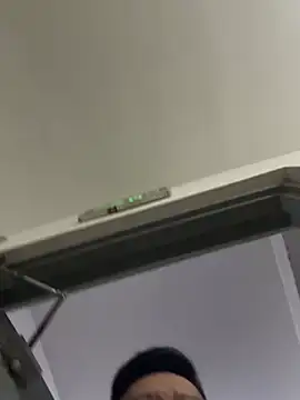 Snapshot of smallsmallsmallbird chatting on March 20, 4:56 pm smallsmallsmallbird online show from March 20, 4:56 pm