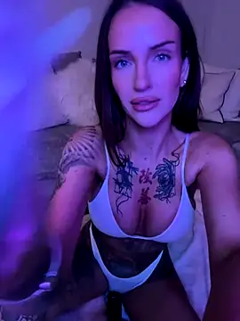 Nikki  Foxx online show from October 6, 9:01 pm
