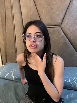 Isabela Colins online show from September 12, 12:49 pm