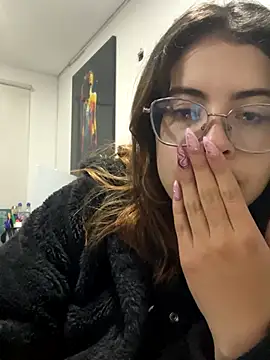 Isabela Colins online show from September 20, 11:55 am