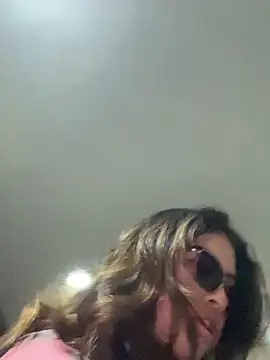 Isabela Colins online show from September 22, 12:40 pm