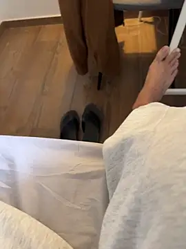 Manu97k online show from December 1, 8:19 am