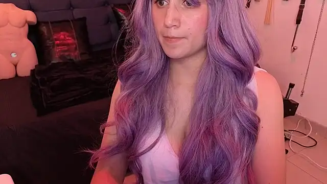 elowen halley1 online show from October 31, 8:32 pm