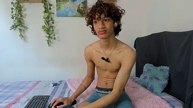 Snapshot of Peterfrost19 chatting on September 10, 4:18 pm Peterfrost19 online show from September 10, 4:18 pm