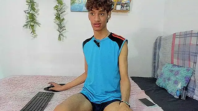 Snapshot of Peterfrost19 chatting on November 9, 3:27 am Peterfrost19 online show from November 9, 3:27 am