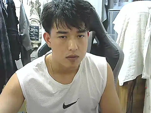 Snapshot of hunterXhan chatting on November 11, 1:33 pm hunterXhan online show from November 11, 1:33 pm