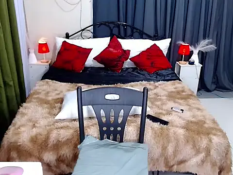 petitetsbigloads online show from April 24, 1:02 pm