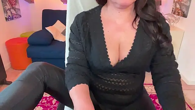 Snapshot of kyliebri chatting on March 19, 1:59 pm kyliebri online show from March 19, 1:59 pm